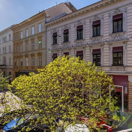 Ghetto - Gozsdu Court Bismarck *