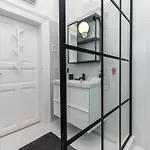 Bismarck Two Bedroom شقة *