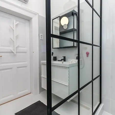 Gozsdu Court Bismarck Apartamento *