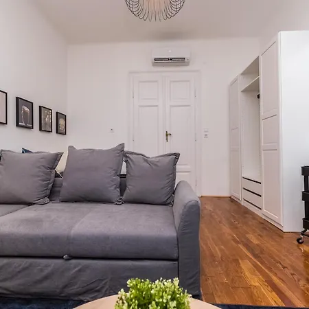Gozsdu Court Bismarck Apartamento *