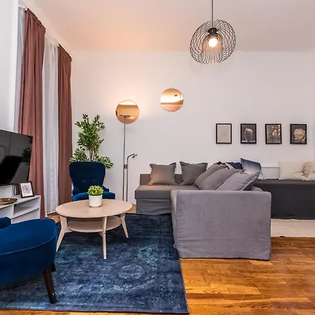 Gozsdu Court Bismarck Apartamento *