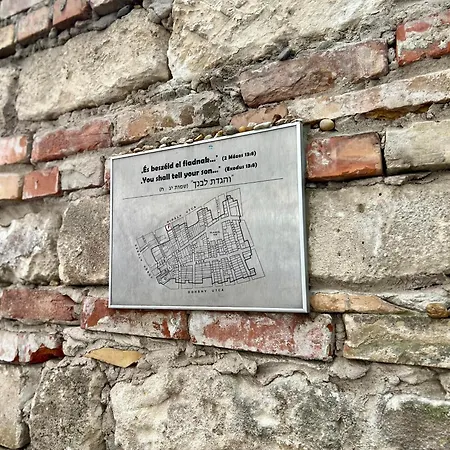 Gozsdu Court Bismarck *